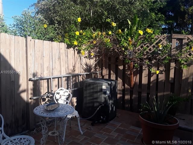 Foto del edificio - 11699 NW 1st Ln
