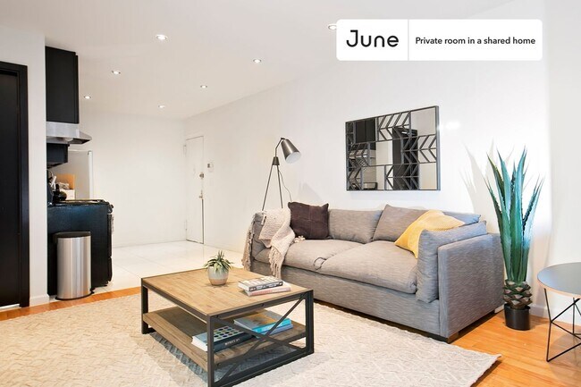 Building Photo - Private bedroom in 6 bed/2 bath Home