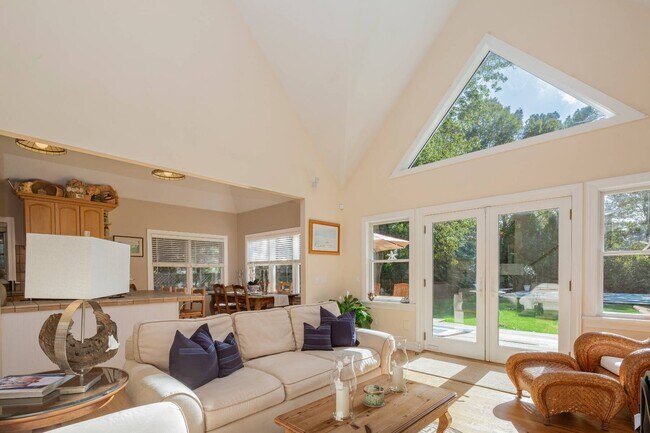 Foto del edificio - 30 Towhee Trail