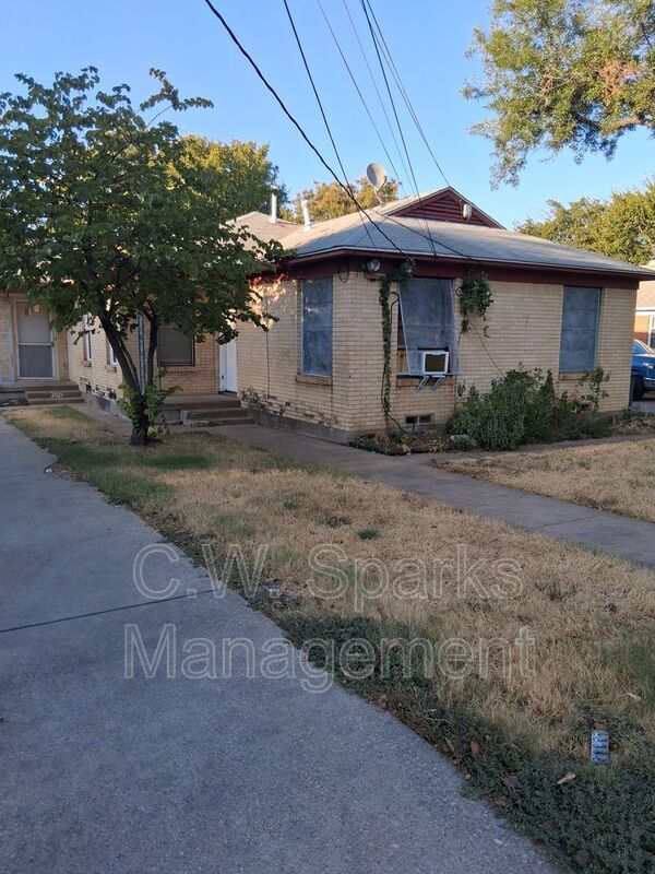 Building Photo - 3019 Avon St