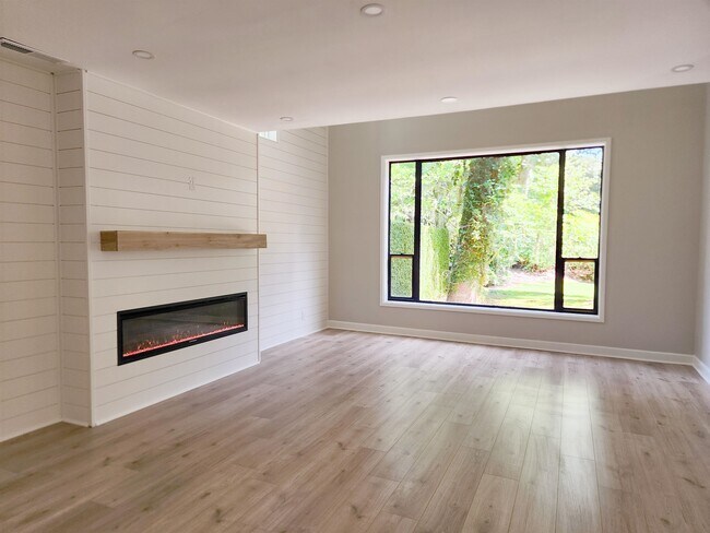 Foto del edificio - 25 Chapel Creek Rd