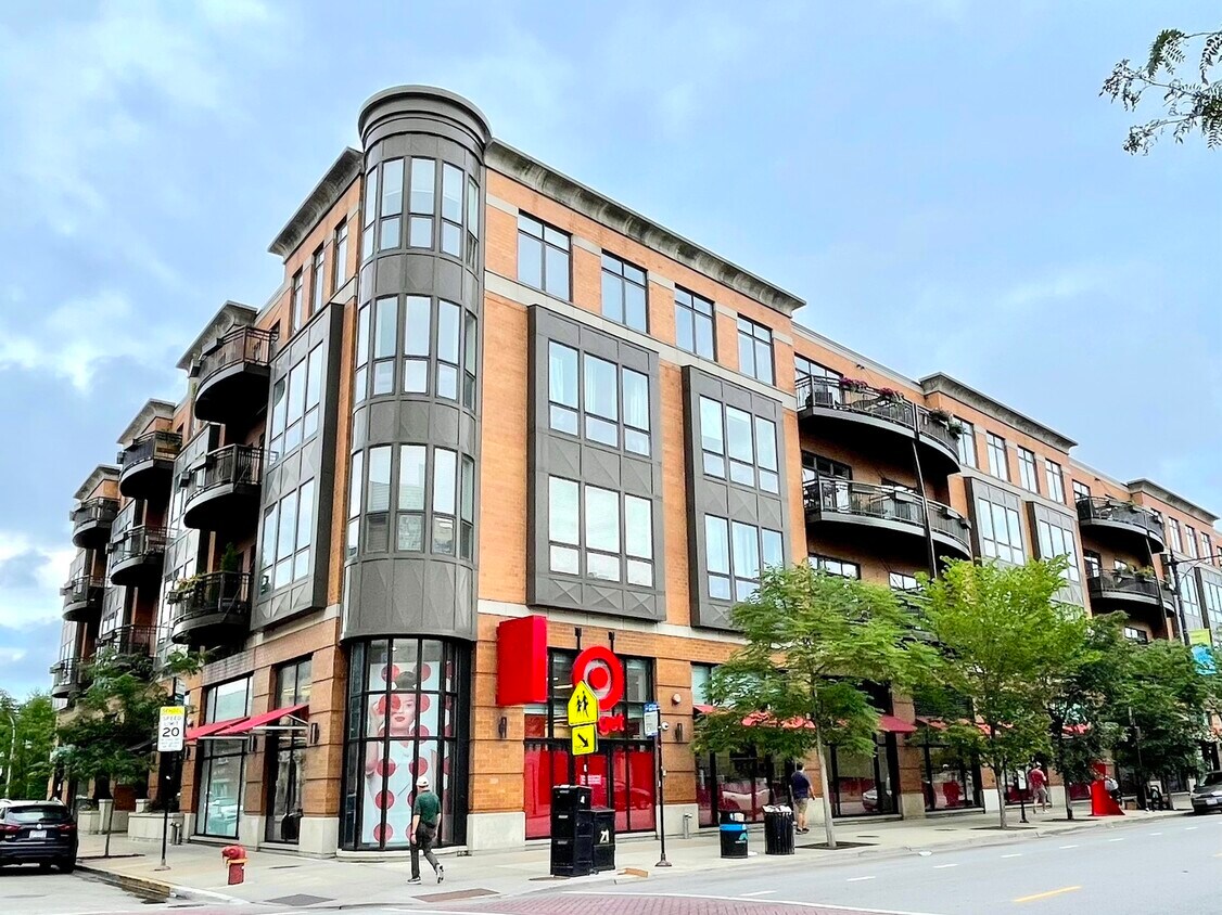 Primary Photo - 600 W Drummond Pl