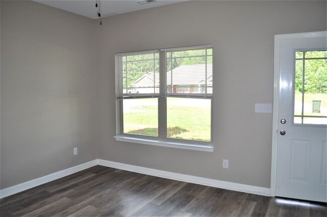 Foto del edificio - 216 Fern Bank Dr