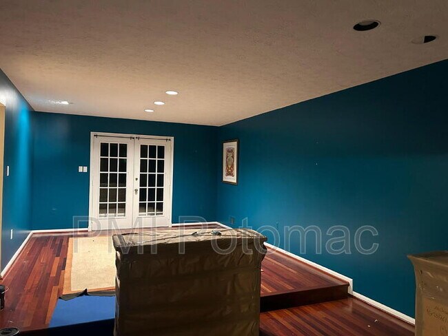 Foto del edificio - 1718 Crestview Dr