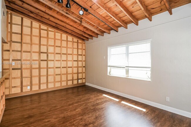 Foto del edificio - 1328 NW 3rd Ave