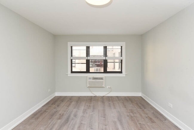 Foto del edificio - 450 W Barry Ave