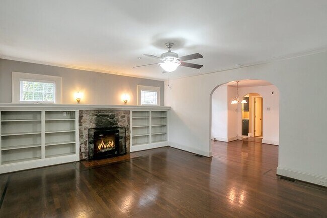 Foto del edificio - 2150 Lenox Rd NE