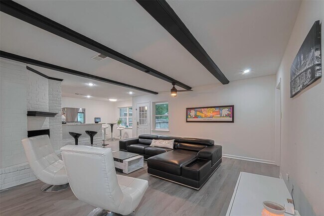 Foto del edificio - 12602 Westleigh Dr