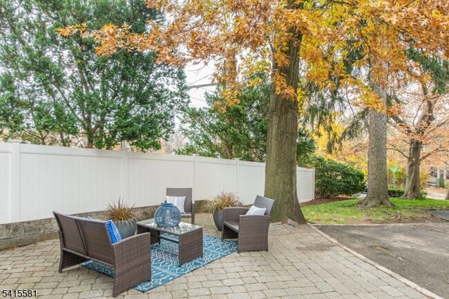 Foto del edificio - 61 Claremont Ave