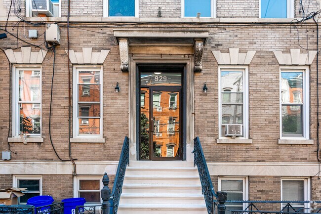 Entrada - 929 Willow Ave