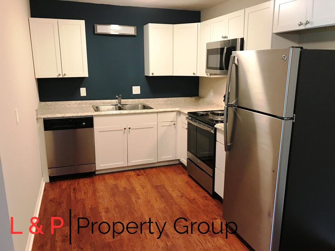 Primary Photo - 1325 Gray Hawk Rd