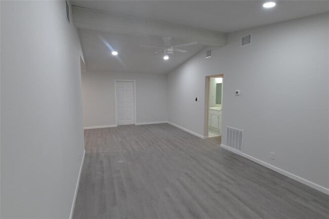 Foto del edificio - 1000 Plymouth Dr