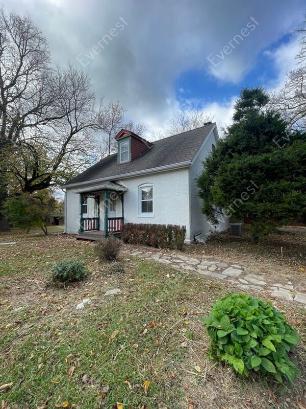 Building Photo - 12615 Old Halls Ferry Rd