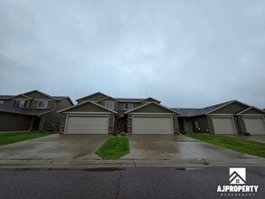 Building Photo - 2542 E Meadowside Pl