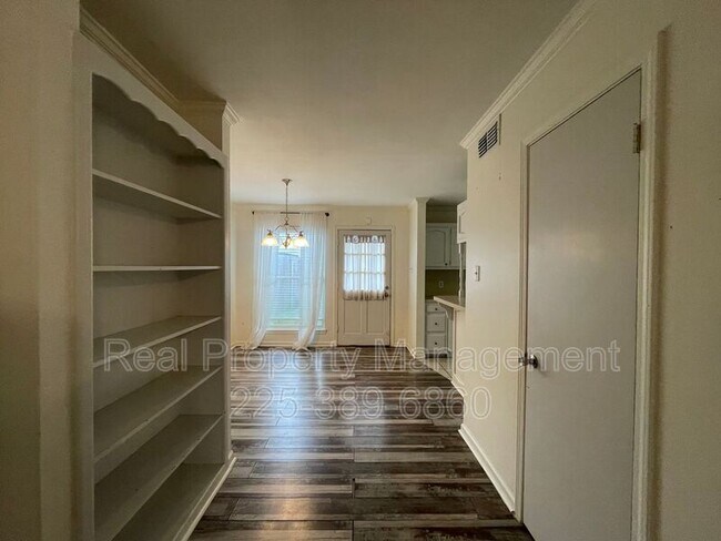 Foto del edificio - 9841 Siegen Ln