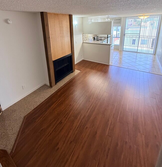 Foto del edificio - 659 S Cloverdale Ave