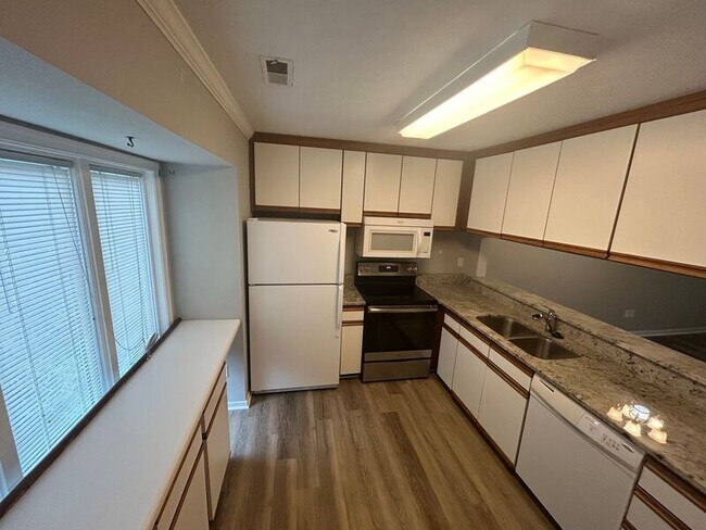Building Photo - 2704 Spinnaker Ct