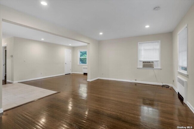 Building Photo - 98 Nassau Rd
