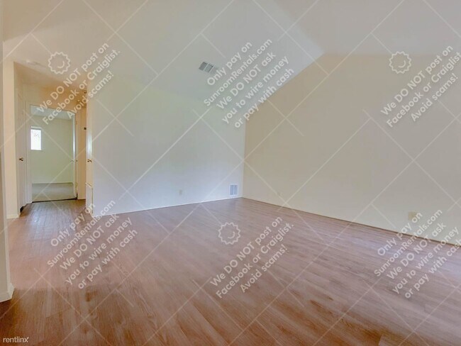 Building Photo - 2 br, 1 bath Duplex - 10809 Lanshire Dr B B