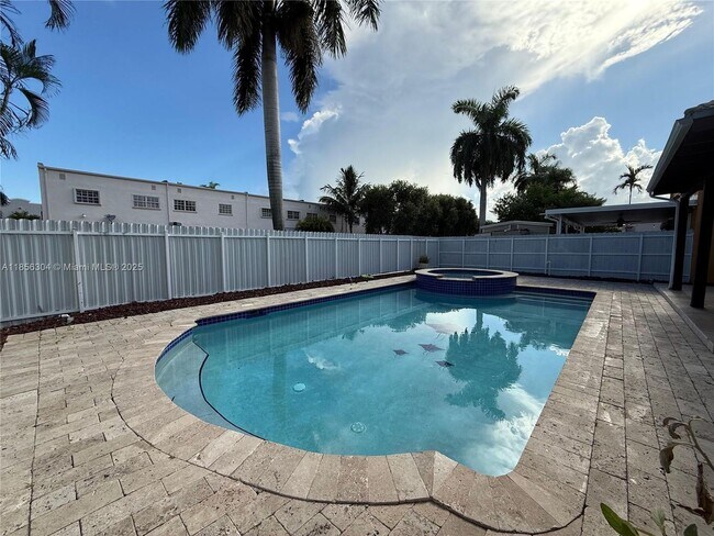 Foto del edificio - 12405 NW 7th St