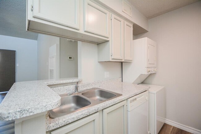 Foto del edificio - 13151 Walden Rd