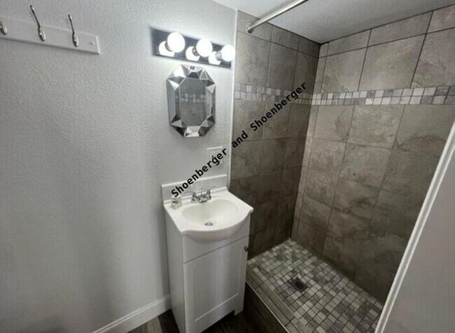 Foto del edificio - 1355 Prater Way