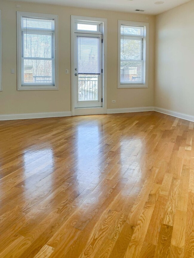 Photo - 2334 N Greenview Ave Apartment