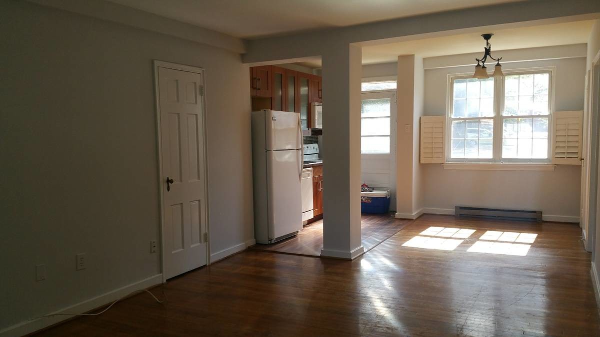 Primary Photo - 7 E Glebe Rd