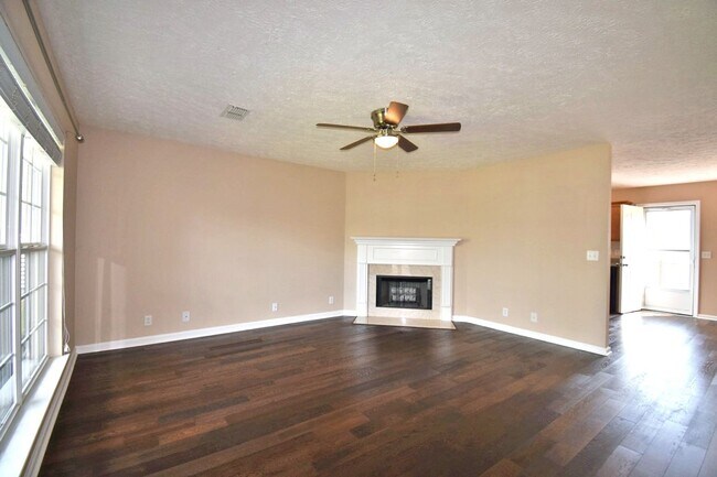 Building Photo - Gorgeous 3BR/2.5BA available, garage, nice...