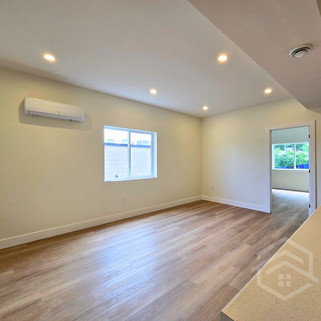 Building Photo - 2-Bedroom Upper Unit in Ingersoll!!