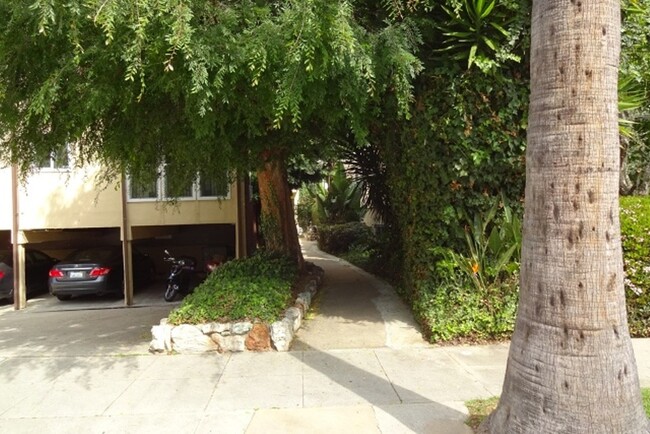 entry into the property - 1814 Parnell Ave