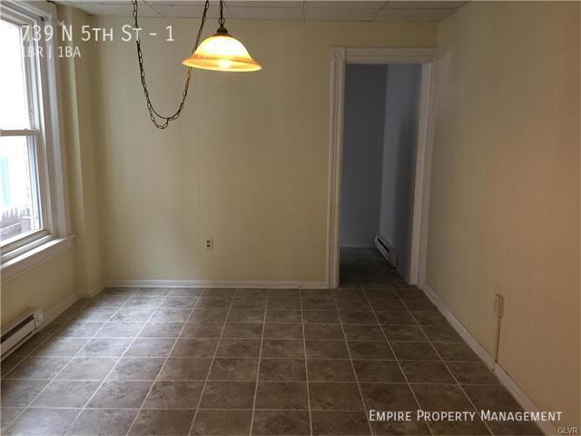 Building Photo - 1st floor: 1 Bedroom / 1 Bathroom in Allen...