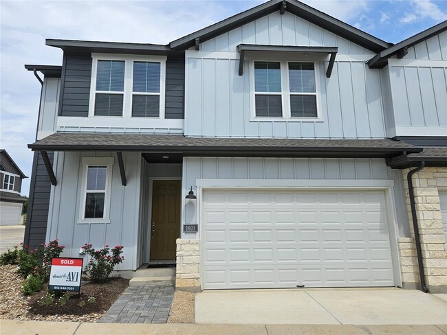 Building Photo - 1020 Vista View Dr