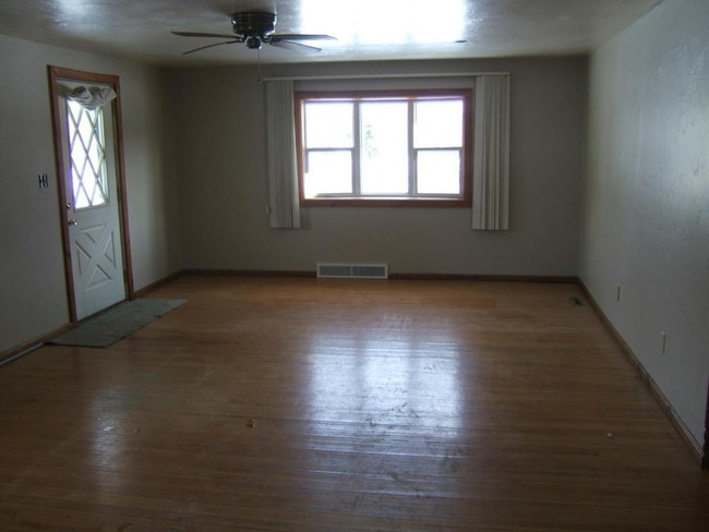 Building Photo - 4255 Veterans Ave, Unit B