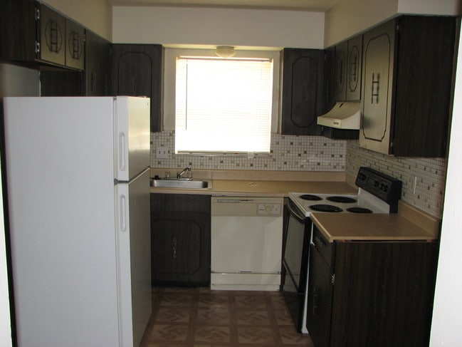 Building Photo - Woodknoll Townhomes