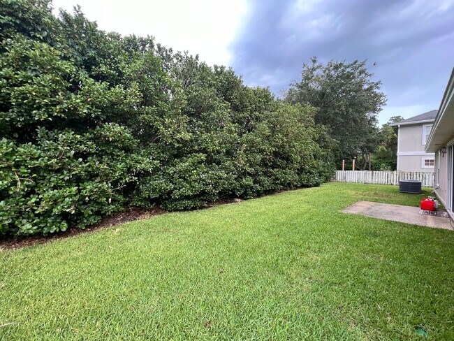 Foto del edificio - 1449 Blue Heron Ln N