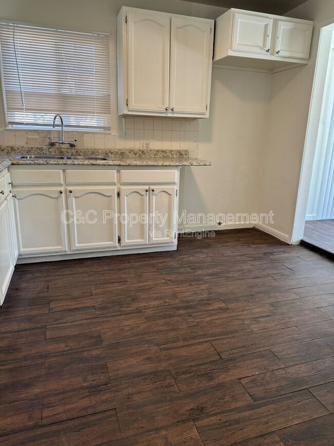 Building Photo - 14012 Sylvanwood Ave