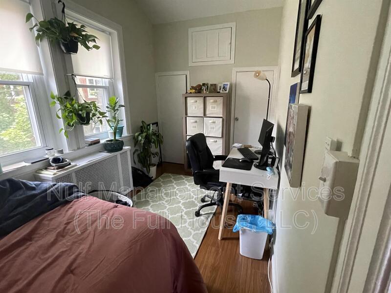 Primary Photo - 1021 Murray Hill Ave