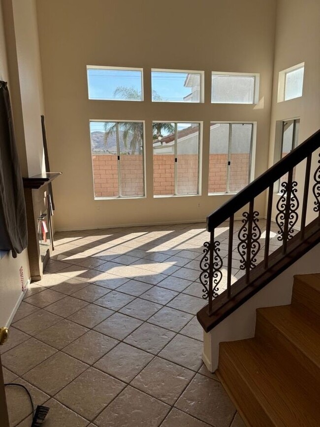 Building Photo - Cozy 3 Bedroom 2.5 Bathroom in Fontana CA 92337
