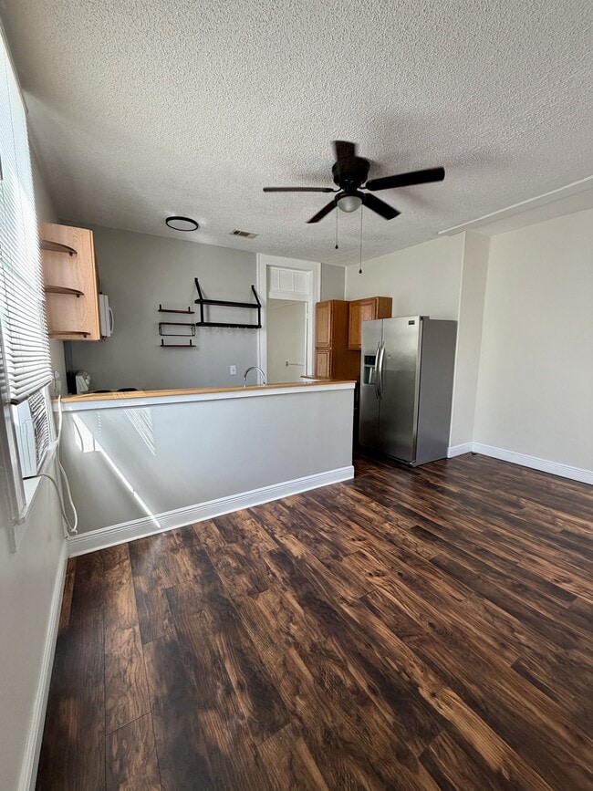 Building Photo - 2423 St Ann St.