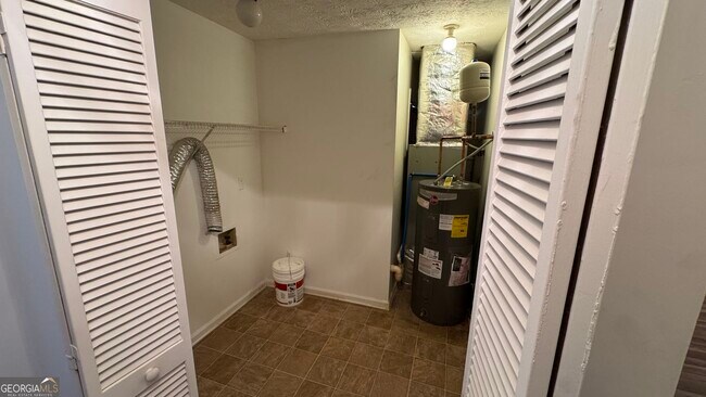 Foto del edificio - 8501 Westchester Dr