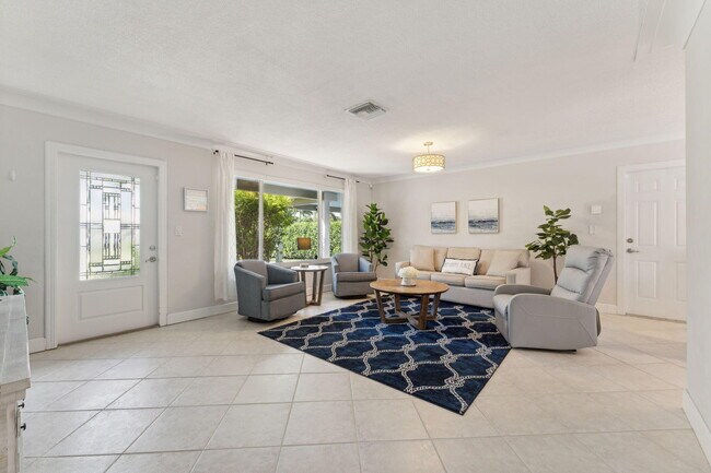 Foto del edificio - 2691 NE 18th St