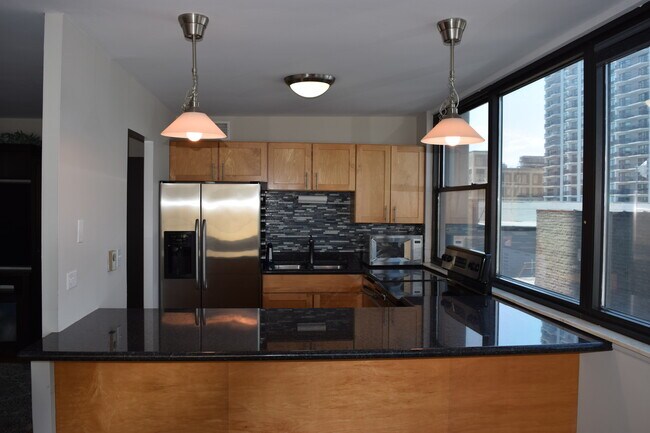 Building Photo - 2700 N Hampden Ct