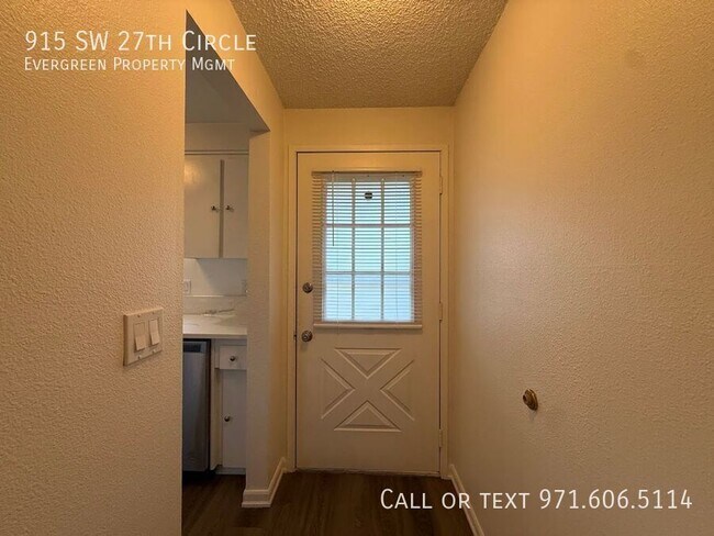Foto del edificio - 915 SW 27th Cir