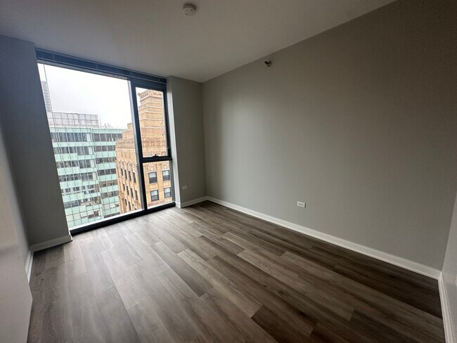 Foto del edificio - 227 W Lake St