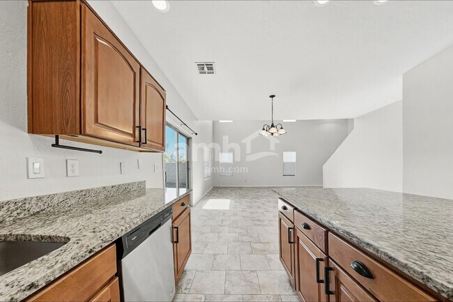 Foto del edificio - 17238 W Maui Ln