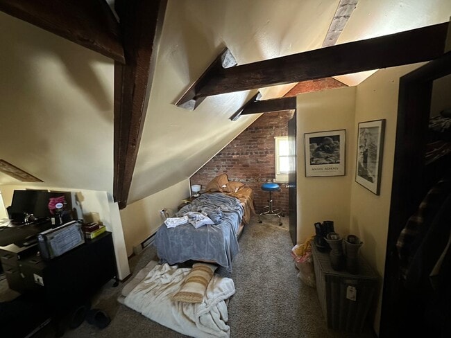 Building Photo - 549 Bridge St