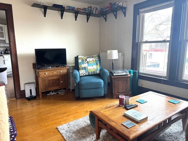 Foto del edificio - 2718 Sommers Ave