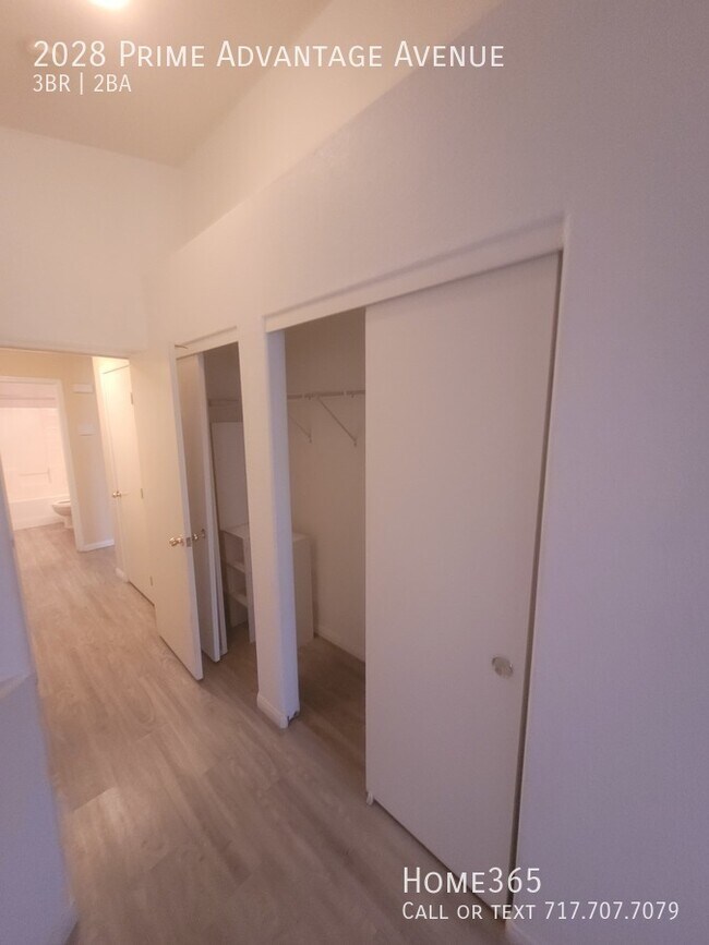 Foto del edificio - This single-story 3-bedroom 2-bath home si...