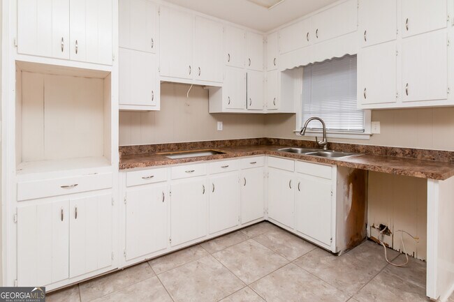 Foto del edificio - 892 Oak Dr